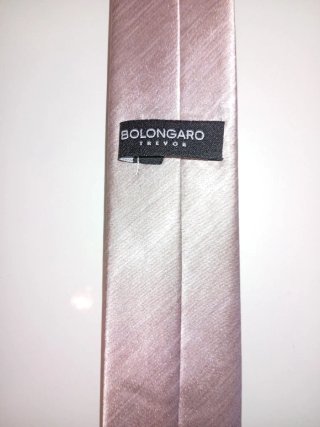 Corbata rosa violáceo