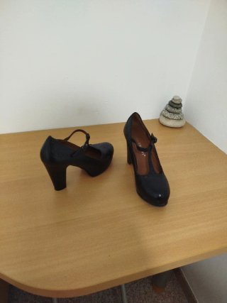 Zapatos Bruno Premi Negros T-Strap Tacón