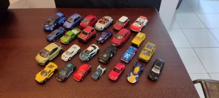 Lote de 65 minicoches de juguete