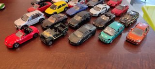 Lote de 65 minicoches de juguete