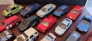 Lote de 65 minicoches de juguete