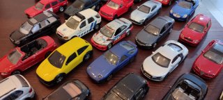 Lote de 65 minicoches de juguete