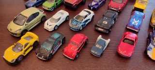 Lote de 65 minicoches de juguete