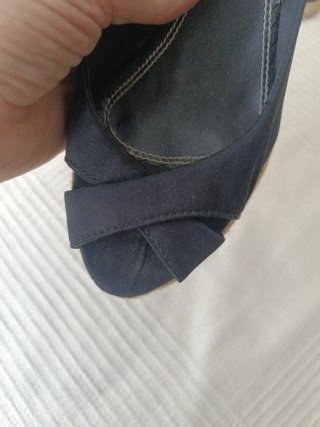 Sandalias cuña Oysho negras talla 38