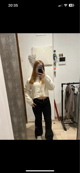 Jersey Bershka blanco trenzado cropped