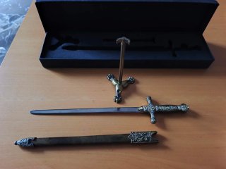 Miniatura Espada Templaria con relieve.