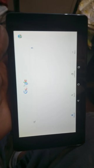 Tablet negra y multicolor