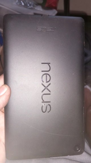 Tablet negra y multicolor