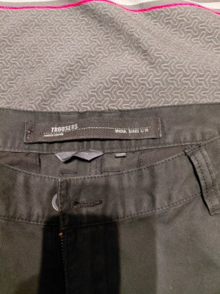Pantalón chino gris
