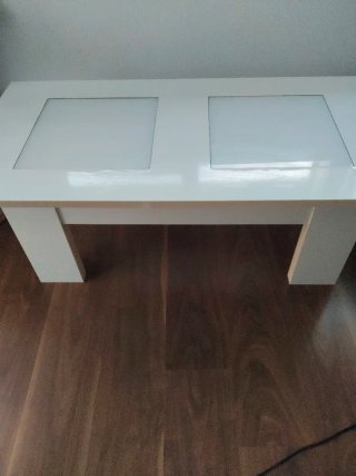 Mesa de centro blanca y madera