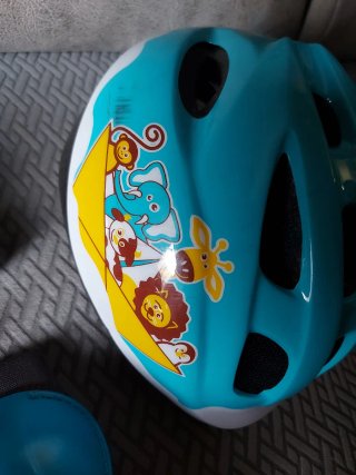 Casco y protecciones infantiles