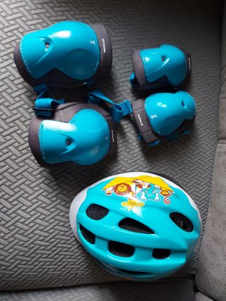 Casco y protecciones infantiles