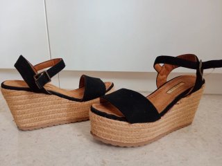 Sandalias cuña Corina Talla 38 Negras