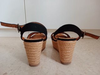 Sandalias cuña Corina Talla 38 Negras