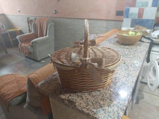 Cesta de mimbre con tapa