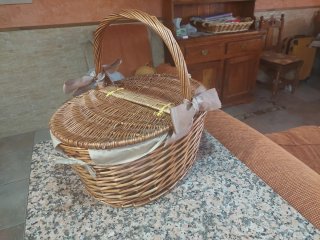 Cesta de mimbre con tapa