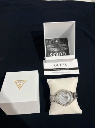 Reloj Guess Mujer Plateado con Cristales