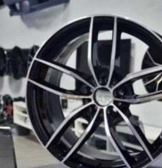 Juego de 4 Llantas 18 STAR BLK VW039