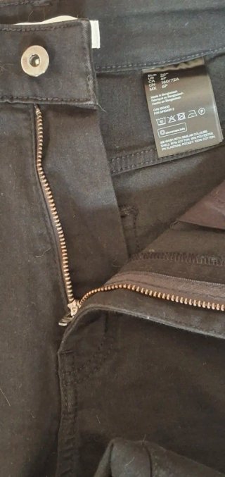 Pantalón negro talla 38.