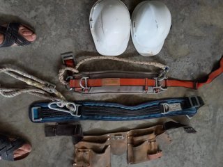 Cascos y cinturones de seguridad