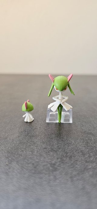 Figuras Pokemon Scale World Ralts y Kirlia