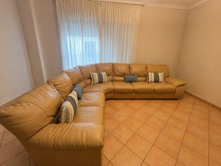 Sofá Chester de piel beige