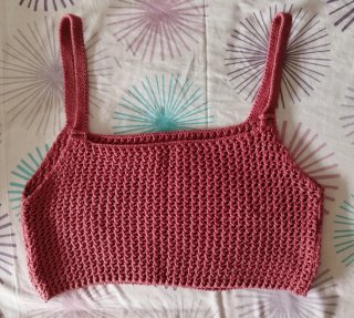 Top de punto rosa con detalle