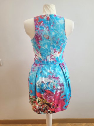Vestido corto con estampado de peces tropicales