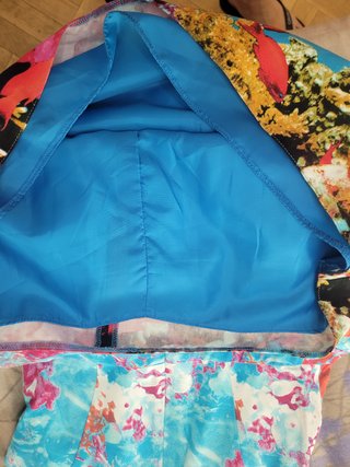 Vestido corto con estampado de peces tropicales