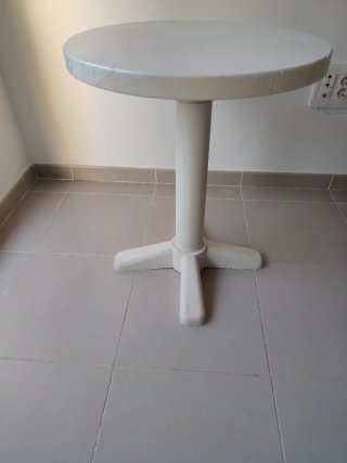 Mesa redonda terraza blanca