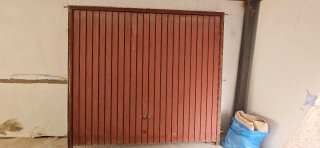 Puerta abatible metálica