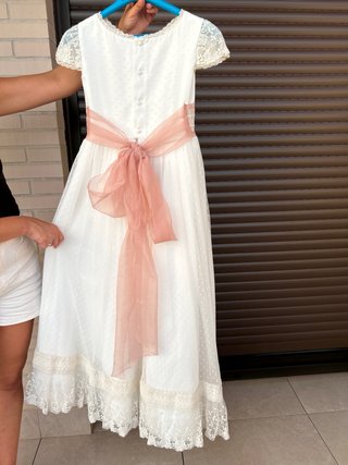 Vestido de Comunión Blanco con Detalles Rosas,