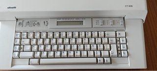 Máquina de escribir eléctrica Olivetti CT 606