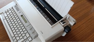 Máquina de escribir eléctrica Olivetti CT 606