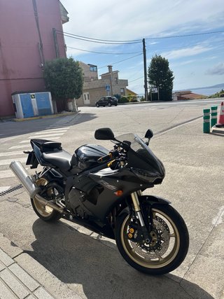 Yamaha R6 Negra 28.500 km