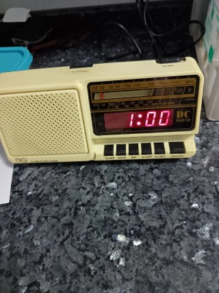 Radio despertador DIGI vintage beige