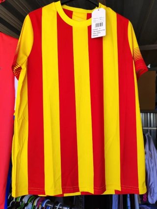 Camiseta Cataluña Talla M Rayas Rojas y Amarillas