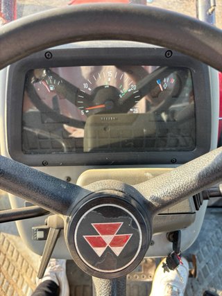Massey Ferguson 4260 con pala