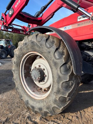 Massey Ferguson 4260 con pala