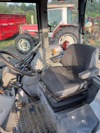 Massey Ferguson 4260 con pala