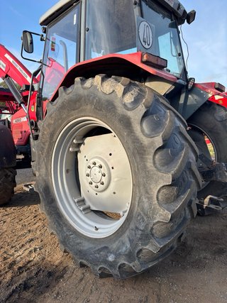 Massey Ferguson 4260 con pala