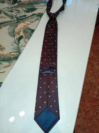 Corbata marrón con detalles florales azul cielo