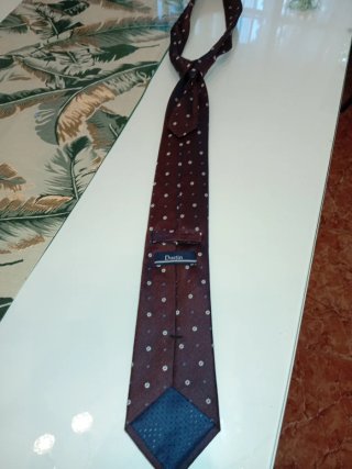 Corbata marrón con detalles florales azul cielo
