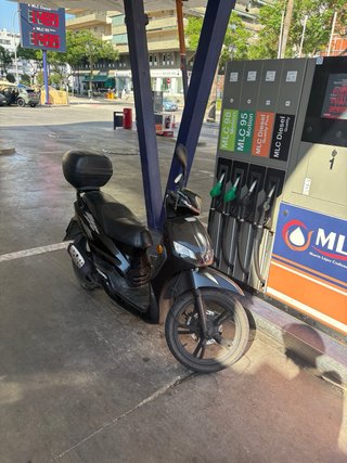 Moto 49cc Scooter Negra , precio algo negociable