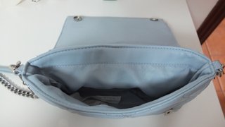 Bolso Stradivarius azul acolchado cadena