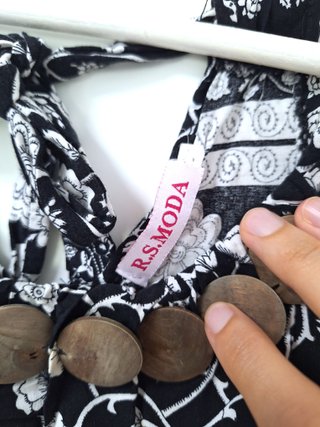Mono corto negro y blanco floral tirantes finos