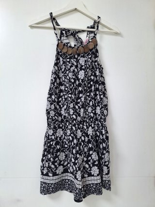 Mono corto negro y blanco floral tirantes finos