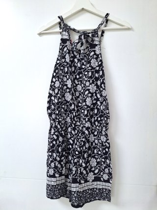 Mono corto negro y blanco floral tirantes finos