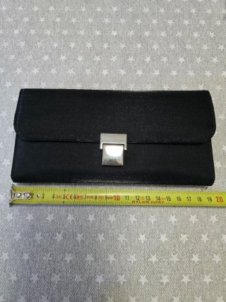 Cartera de mano negra