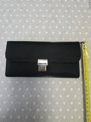 Cartera de mano negra